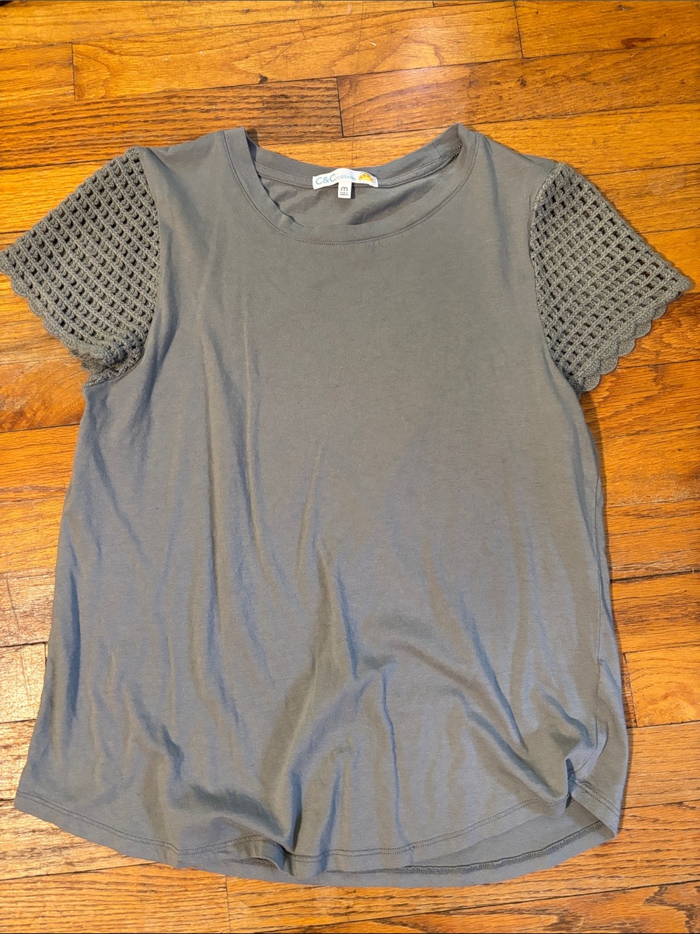C&C California Grey Flutter Crochet Sleeve Short-Sleeve Round Hem M Tee